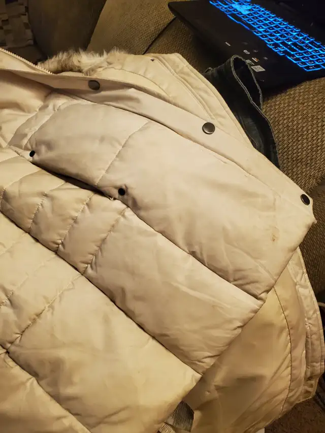 Winter coat in Women's - Tops & Outerwear in Kitchener / Waterloo - Image 2