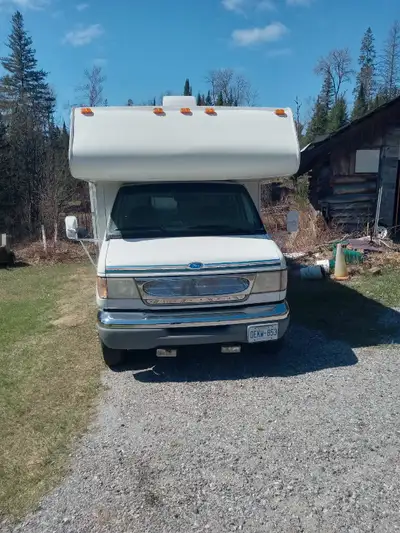 Ford Triton V10, 132,000 KLM, Queen walk around bed,, furnace, air conditioning, sleeps -7, fridge,...