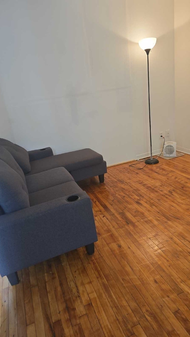 A VERDUN 4EME AVENUE APPARTEMENT 4 1/2REZ DE CHAUSSÉE — photo 3