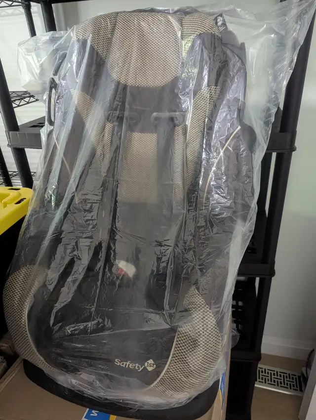 Child safety seat. Safety1st. in Strollers, Carriers & Car Seats in Kitchener / Waterloo - Image 6