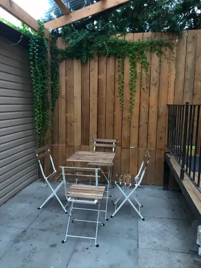 : Downtown Bedroom with Ensuite Bathroom in Harbord Village for RENT ⁣: $1150/month, with private en...