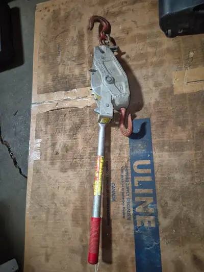 Lug-All Cable Winch 3000LB 1.5 Tonne Lightly used, great condition. $250 Located in Killarney of Edm...
