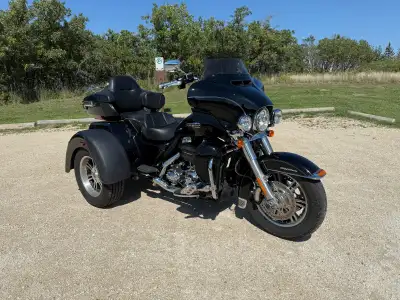 FALL SPECIAL!!! $29000 FIRM. Price goes up in spring. 2016 Tri Glide. 103 Stage 1 with Ventilator El...