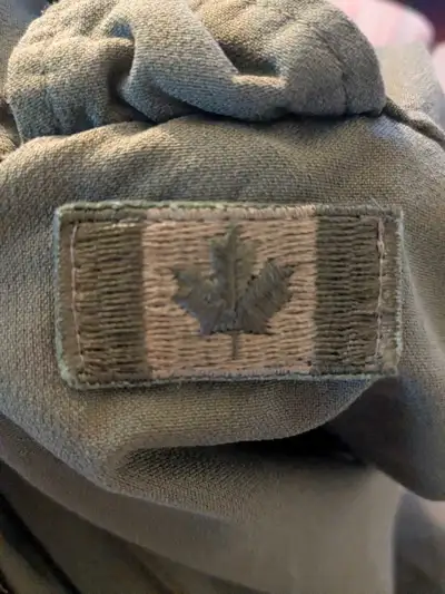 Own a piece of Canadian history with these vintage Canadian Army uniform pants! Dated September 1990...