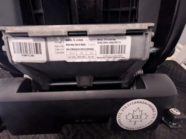 Foonf car seat (clek brand) in Strollers, Carriers & Car Seats in Oakville / Halton Region - Image 3