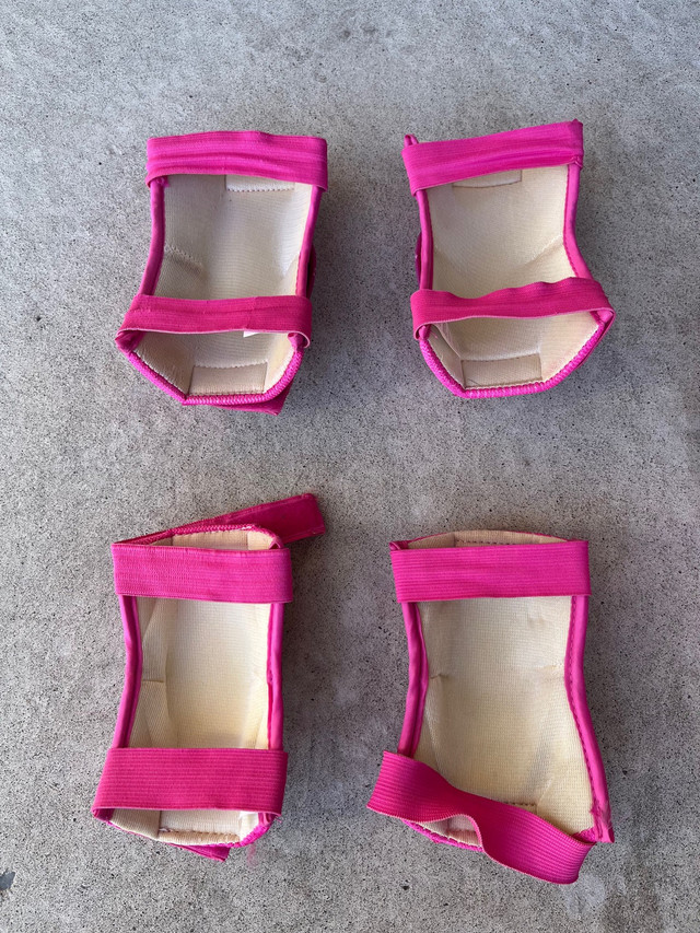 Kids Barbie Helmet and Knee Pads set in excellent condition in Kids in Markham / York Region - Image 4