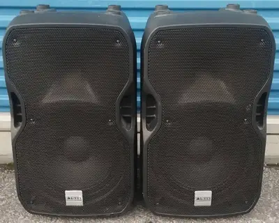 Excellent condition Alto TS112 Truesonic 12" 2-way passive pa speakers. Pole mountable, flyable via...