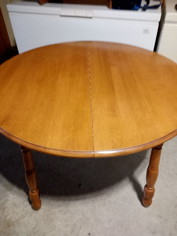 Round solid wood (maple) dining table and 4 chairs in Dining Tables & Sets in North Bay