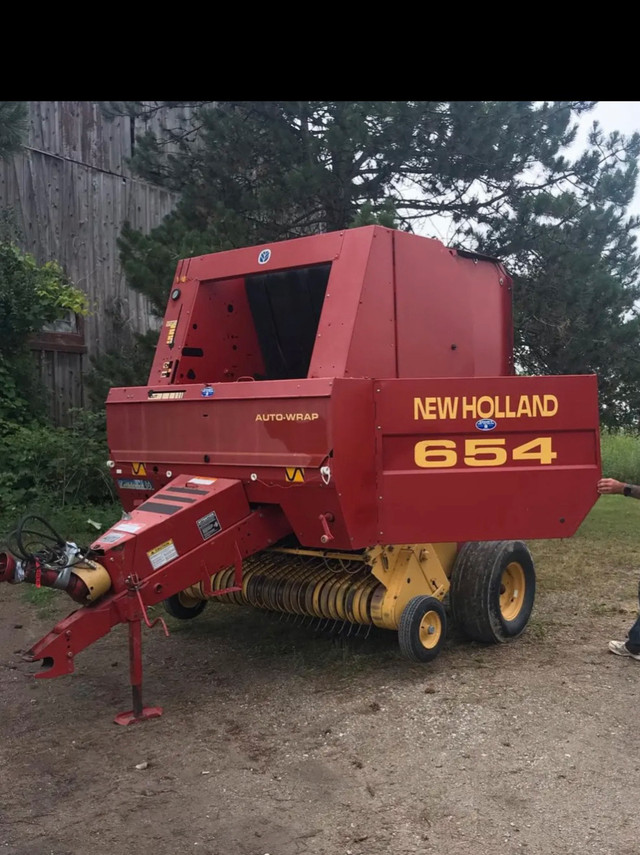 New Holland round baler 654 for sale in Farming Equipment in Mississauga / Peel Region - Image 2