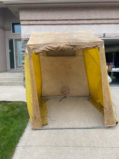 Pop n go work or ice fishing tent. 6ft x 6ft inside dimensions East set up, carry bag, All one piece...