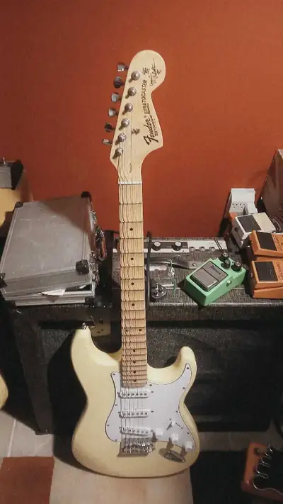 Fugazi strat, View more
