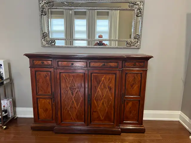 Theodore Alexander dining room set (table, 6 chairs and buffet) in Dining Tables & Sets in Markham / York Region - Image 9