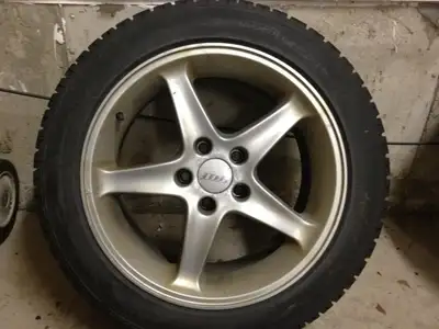 Rim & Tire size: 225/60/R17 Bolt Pattern: 5x120 mm