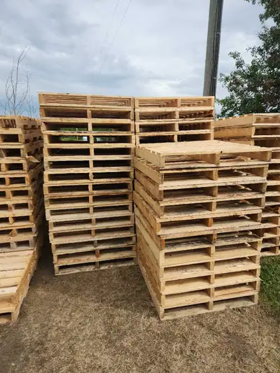 38” x 38” Wooden Pallets – Clean & Ready to Go High-quality 38” x 38” wooden pallets available — gre...