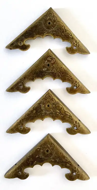 Vintage Ensemble de 4 coins de protection en laiton, View more