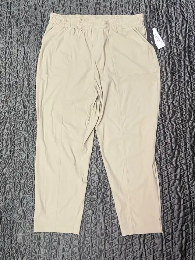 TRIBAL SPORT CAPRIS in Women's - Bottoms in Barrie - Image 4