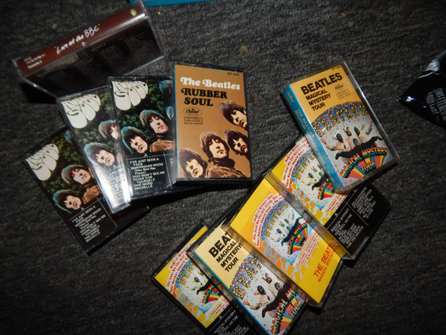 The Beatles 30 albums aux titres différents en cassettes audios dans Autre  à Laval/Rive Nord - Image 4