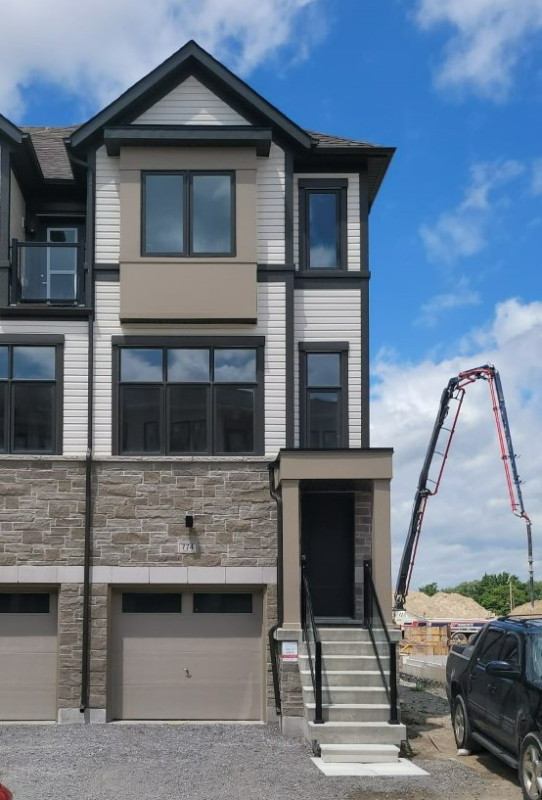 Brand new end unit townhome for Rent in Oshawa Long Term Rentals Oshawa / Durham Region Kijiji