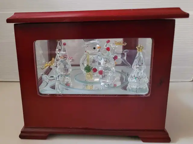 Vintage Gold Abel Collection Crystal Showcase Music Box  in Arts & Collectibles in Oshawa / Durham Region - Image 2