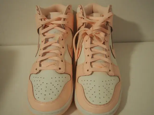 Brand New(DS) Nike Dunk High Sail/Crimson Tint Sizes 8.5W & 9W in Women's - Shoes in City of Toronto - Image 3