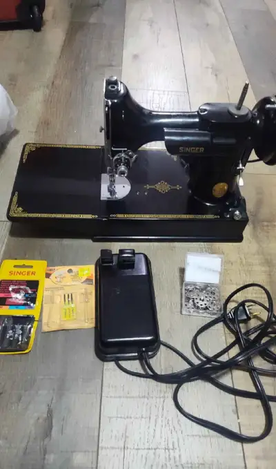vintage singer featherweight sewing machine , View more