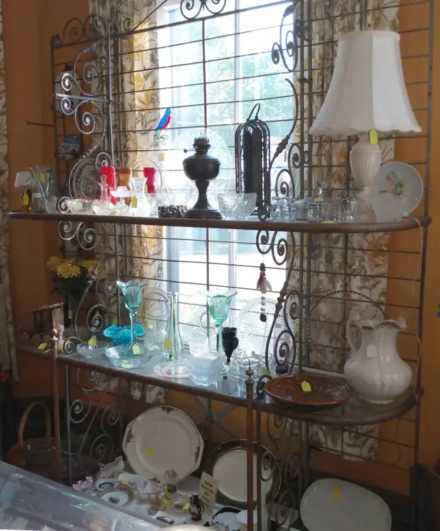 Lg Antique French Baker's Rack - Iron & Brass w Glass Shalves in Bookcases & Shelving Units in Oshawa / Durham Region - Image 4