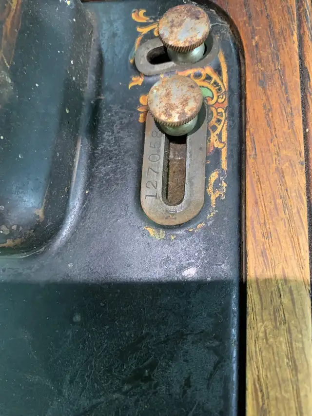 Sewing machine Raymond ! in Other in Saskatoon - Image 6