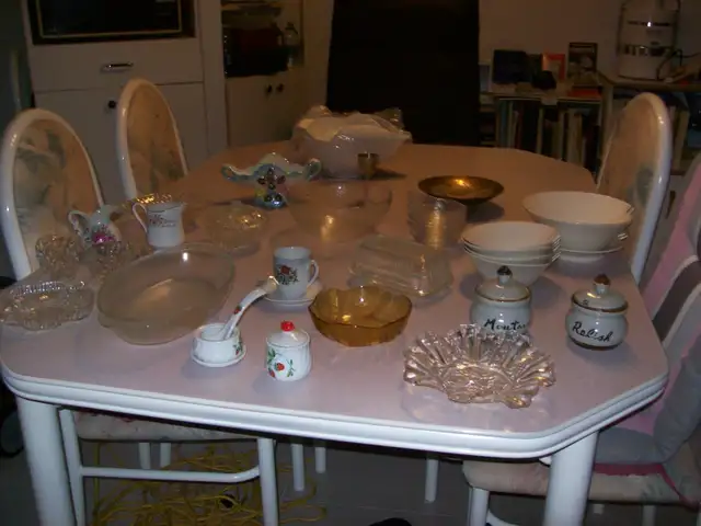 article de cuisine en cristal,plat hors d,oueuvre,vases,beurrier in Kitchen & Dining Wares in Laval / North Shore - Image 5