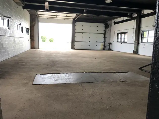 Espace industriel à louer avec grand espace extérieur in Other Business & Industrial in Longueuil / South Shore - Image 8