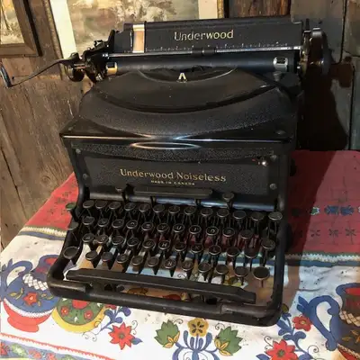 Antique I believe 1930's . Seems to be working, but not fully tested. Includes cover.