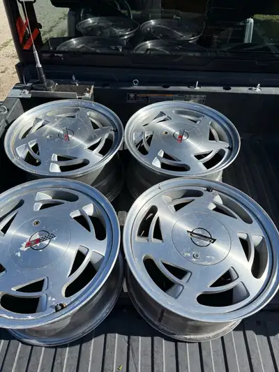 For sale are a set of 17” corvette C4 rims. Decent condition. 200 cash firm. Pick up in Hepworth.