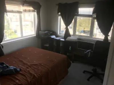 Day/ Week/ Monthly Room Near Airport For Females Only Main Floor