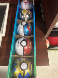 Pokémon- 5 Poké Ball métal neuf 