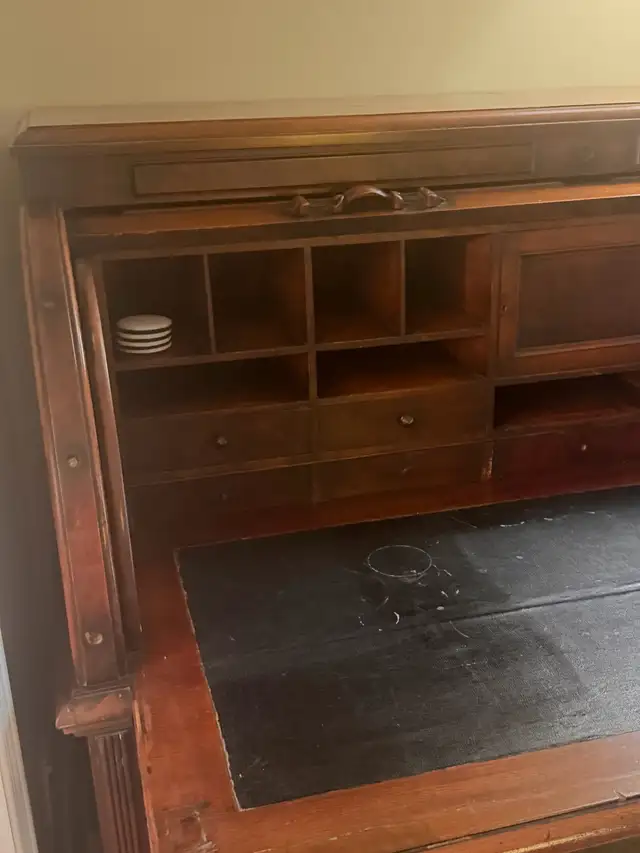 Roll Top Desk in Desks in Ottawa - Image 6