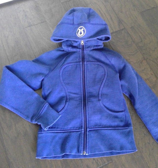 Lululemon Scuba Hoodie - size 6 in Women's - Tops & Outerwear in Oakville / Halton Region