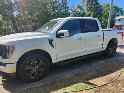 Check out this capable 2022 Ford F-150 SuperCrew 4x4, featuring a robust engine, spacious cabin, and...