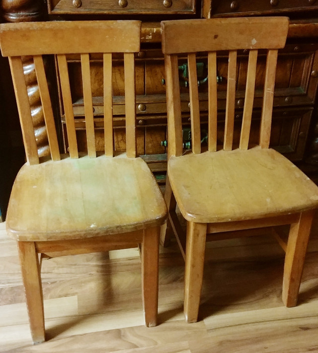 2 chaise antiques pour enfants dans Chaises, Fauteuils inclinables  à Laval/Rive Nord