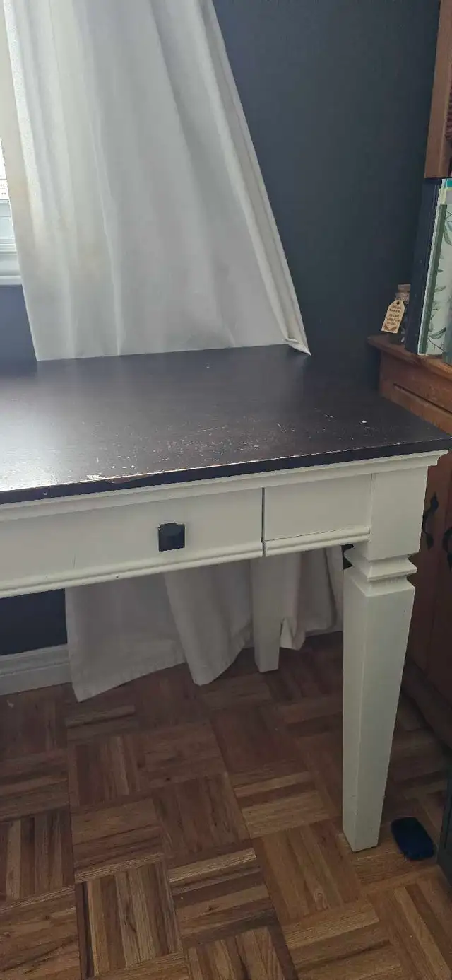 Desk with keyboard drawer. in Desks in Ottawa - Image 4