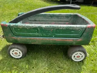 Chariot pour enfant de marque Little Tikes, vert, 4 roues. Laissé à 30$!