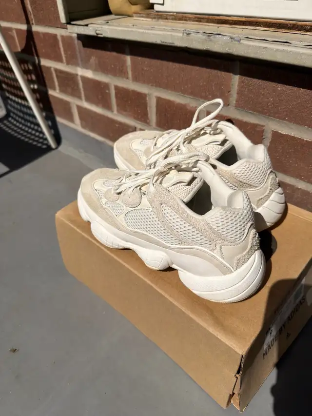 Yeezy 500 - Bone White - Men's Size 9 - With Box in Men's in Mississauga / Peel Region - Image 2