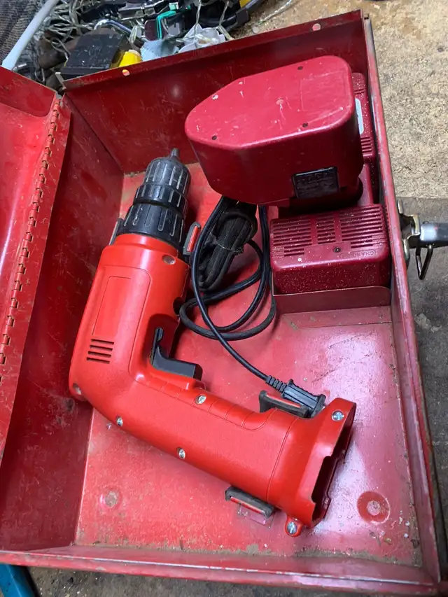 Vintage tool box and drill in Power Tools in Oshawa / Durham Region - Image 3