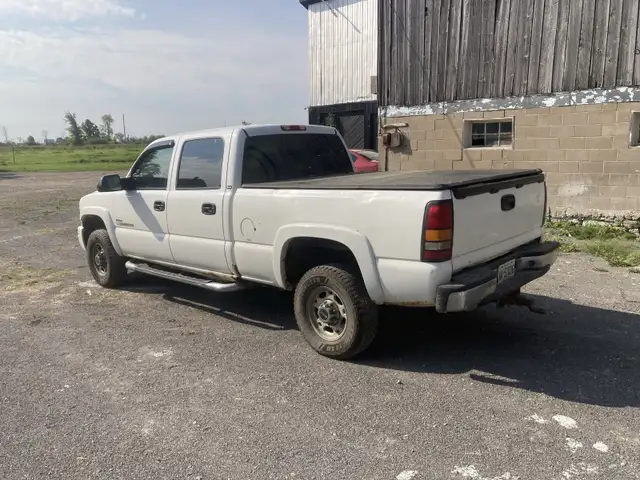 2004 GMC Sierra 2500HD in Cars & Trucks in Renfrew - Image 7