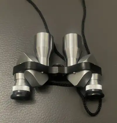 Very beautiful Tiny and excellent zoom . It’s barely used binocular has 8x20 ratio optical zoom and...