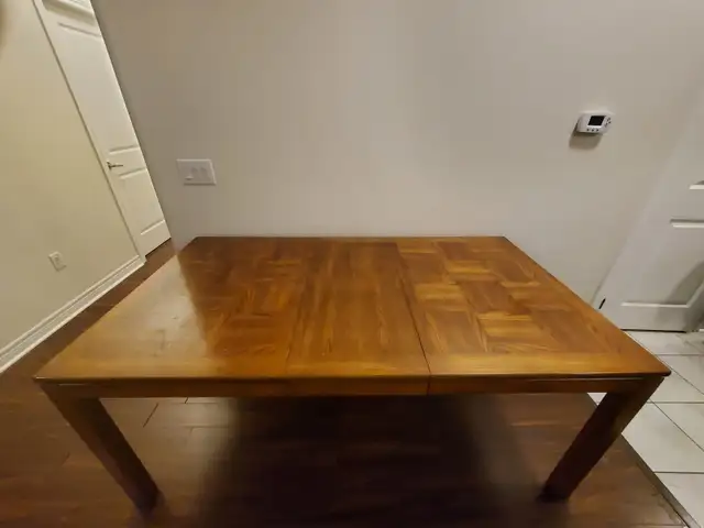 Used dining table62863738807042124