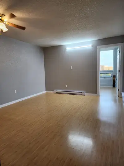 Condo for Rent - Ideal Location & All-Inclusive 5572 North Ridge Bright & Recently Renovated 2-Bedro...
