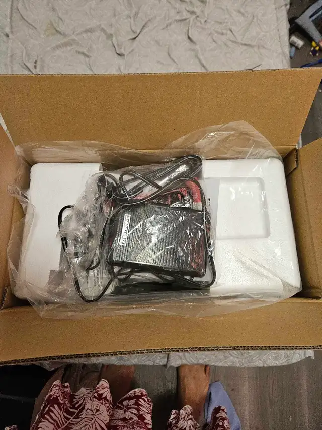 NEW Singer Sewing Machine542524465512468481