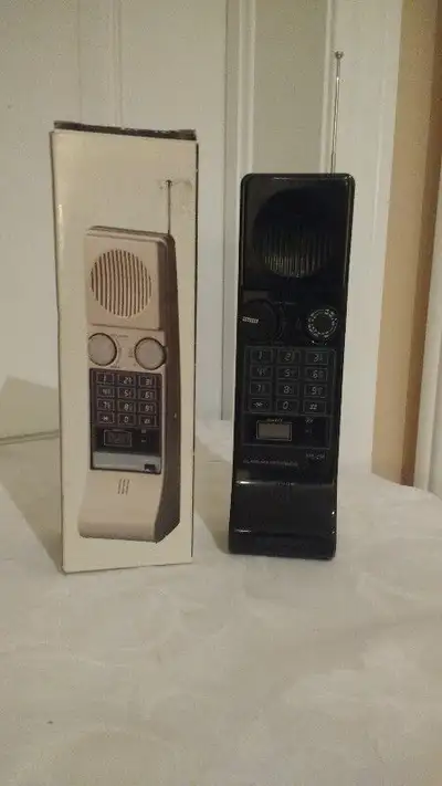 unique treasures house, AM/FM vintage clock radio, View more