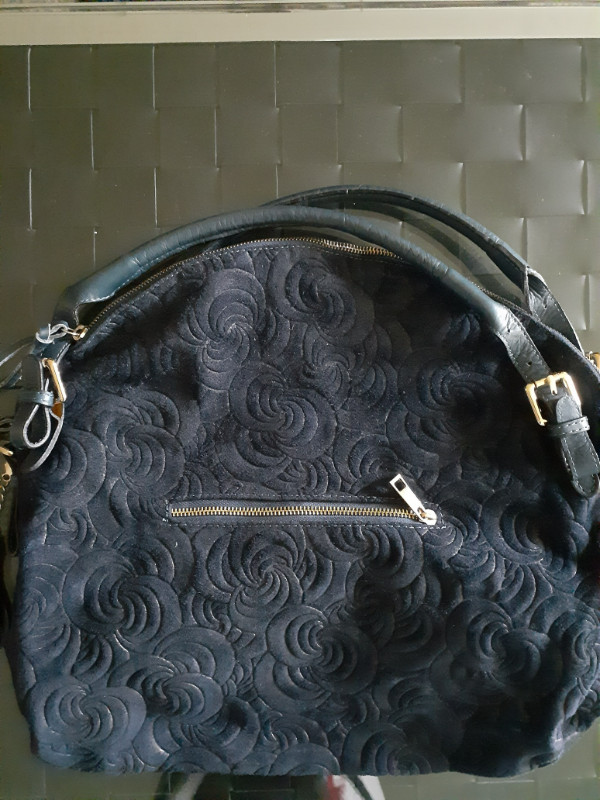 Genuine Leather and Suede Navy Shoulder Bag in Women's - Bags & Wallets in Ottawa - Image 4