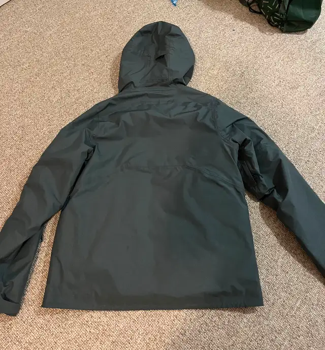 Lg Patagonia Men’s Insulated Powder Town Jacket in Men's in Barrie - Image 4