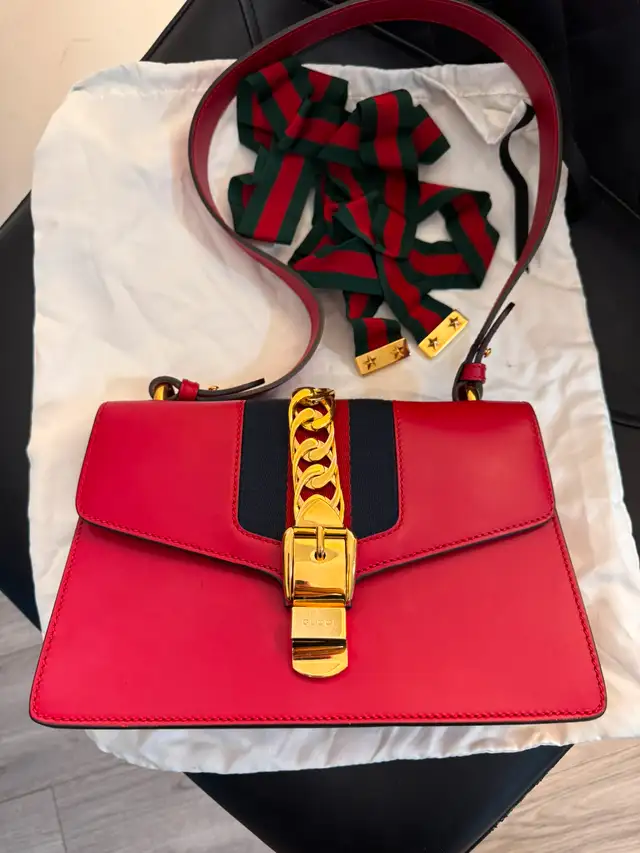 GUCCI Sylvie Medium Leather Shoulder Bag62864360891009122
